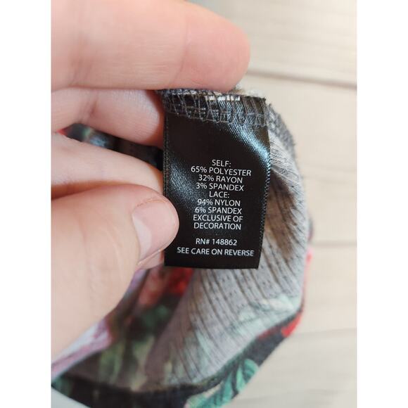 Torrid Women's Gray Pink Floral‎ Crew Neck Lace Pieced Tie Back Blouse 2X - Picture 4 of 6